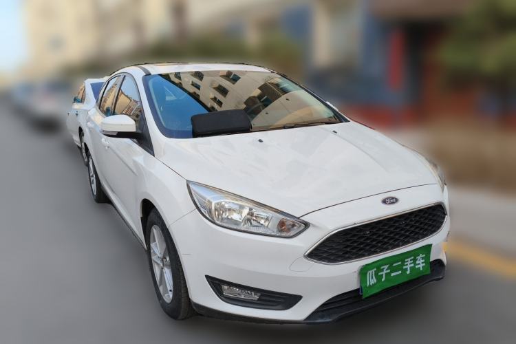 Used Ford Focus 2018 Hatchback Classic 1.6L Automatic Trendy SmartDrive Edition Front Right 45 Deg