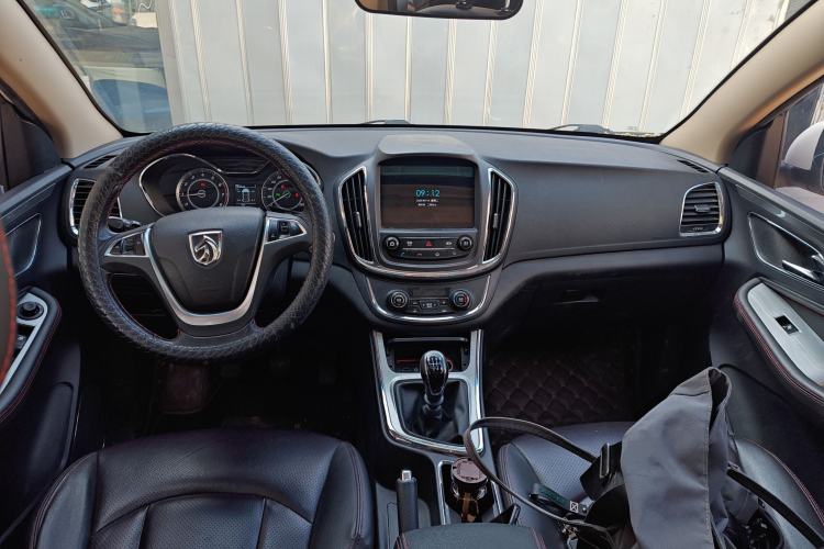 Used Baojun 560 2016 1.8L Manual Luxury Edition Center Console