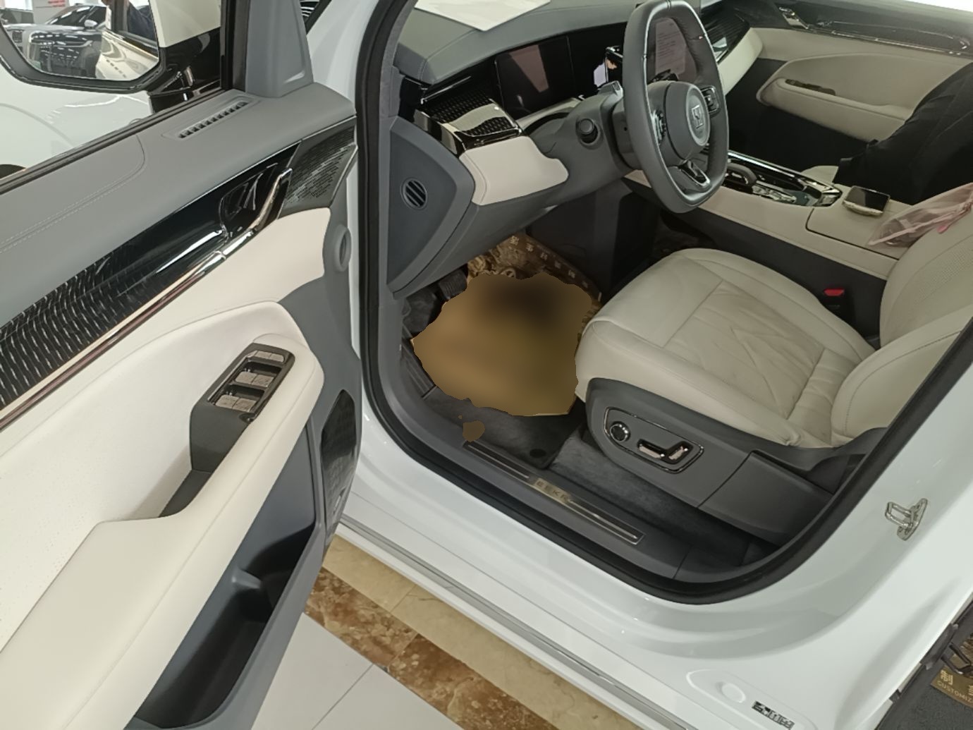 Zeekr 009 2024 7-Seater Walk-Through Version Four-Wheel Drive 108 kWh — снимка 18