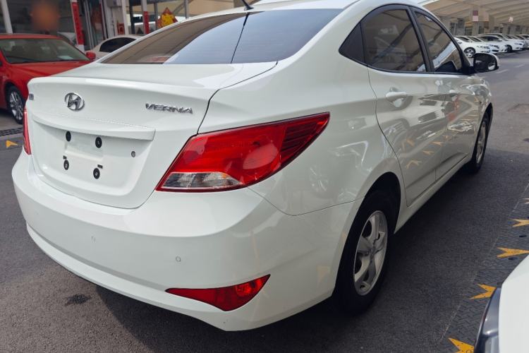 Used Hyundai Verna (older generation) 2014 1.4L Manual Smart GLS Trim Rear Right 45 Deg