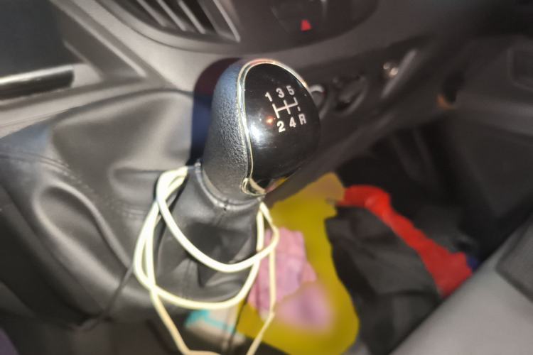 Used Ford Transit 2020 2.0T Diesel Multi-Function Commercial Vehicle Mid-Chassis Low-Roof Design with Dual Rear Doors Meeting China VI Emission Standards
