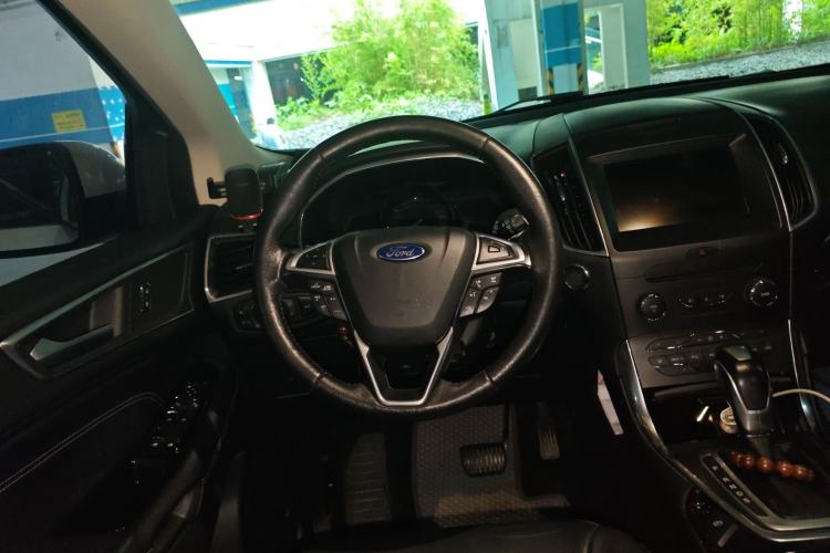 Used Ford Edge 2016 EcoBoost 245 Two-Wheel-Drive Titanium 7-Seater Steering Wheel
