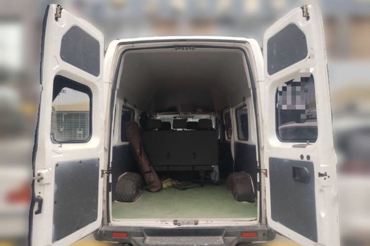 Used Dongfeng Yufeng 2021 2.3T Power King Front-Drive Logistics Van Long Wheelbase High Roof 6-9 Seats China VI Standard M9T Trunk