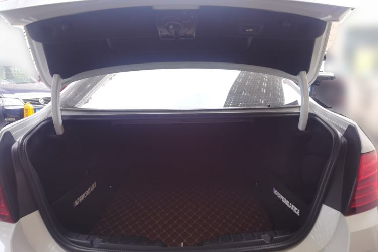 Used BMW 5 Series 2014 528Li Leading Model
