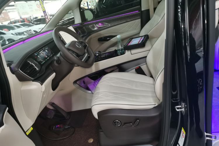 Used Denza D9 2024 DM-i 1050 Luxury Model
