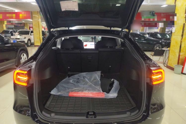 Used Tesla Model Y 2023 Long-Range All-Wheel-Drive Version Trunk