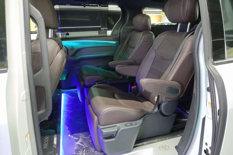 Used Toyota Sienna 2021 2.5L Hybrid Platinum Edition