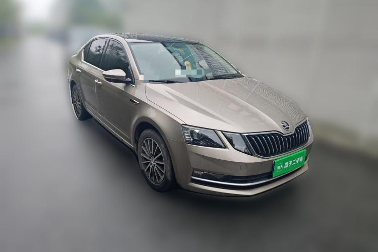 Used Skoda Octavia 2019 1.5L Automatic Smart Drive Luxury Edition China VI Standard Front Right 45 Deg