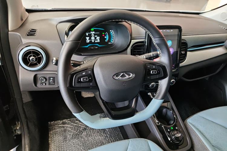 Used Chery QQ Little Ant 2022 Revised Version Sweet Pink Edition Half-Sugar Version Lithium Iron Phosphate 30.7 kWh 30 kW 301 km Steering Wheel