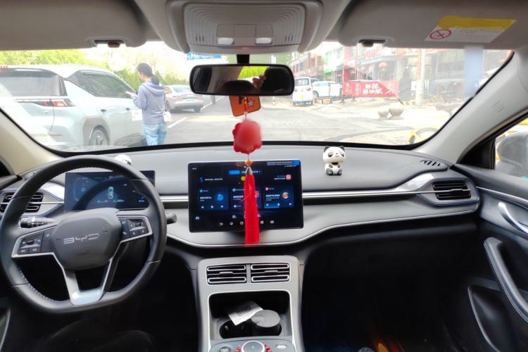 Used BYD Destroyer 05 2024 HONOR Edition DM-i 55KM Luxury Model Center Console