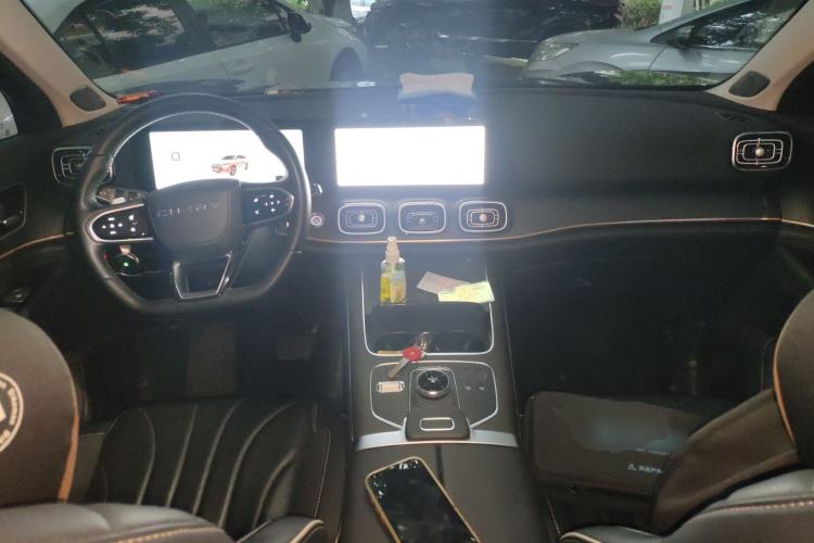 Used Chery Tiggo 9 2023 2.0T Dual-Clutch Two-Wheel Drive Leading Edition 5 Seats Center Console