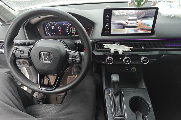 Used Honda Civic 2023 240TURBO CVT Dynamic Edition Center Console