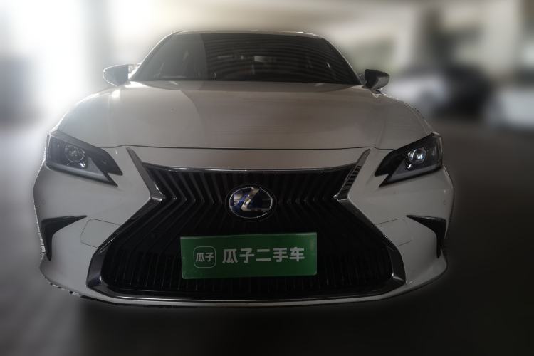 Used Lexus ES 2020 300h Premier Edition
