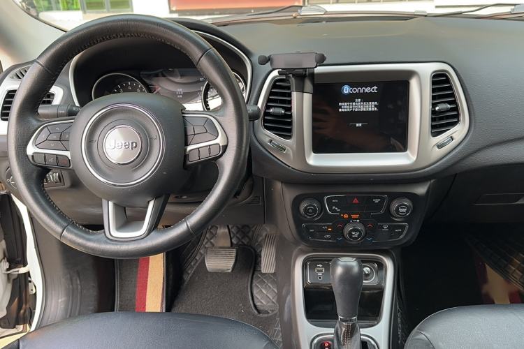 Used Jeep Compass 2017 200T Automatic Family Edition
