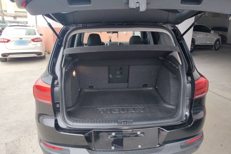 Used Volkswagen Tiguan 2017 300TSI Automatic Two-Wheel Drive Silk Road Comfort Edition Trunk