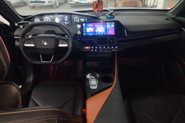 Used CHANGAN UNI-V 2022 1.5T Prestige Version Center Console