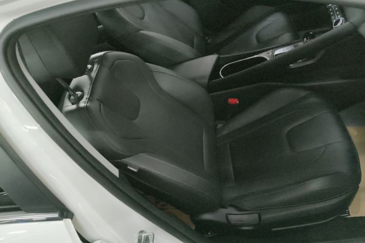 Used Hyundai Elantra 2022 1.5L CVT GLX Elite Edition Right Front Seat