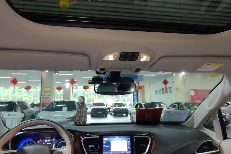 Used Chrysler Grand Voyager 2017 3.6L Premium Edition