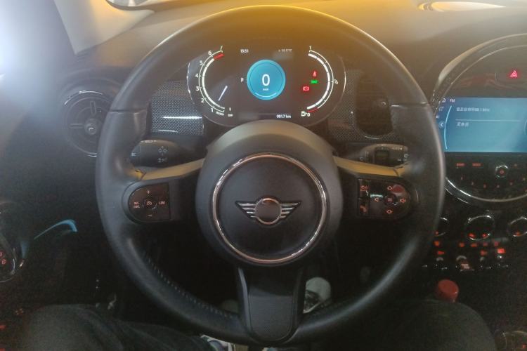 Used MINI MINI 2022 Updated 1.5T COOPER Classic Edition Five-Door Version
