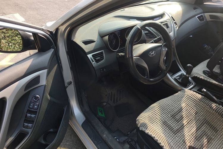 Used Hyundai Elantra (5th Generation / Langdong) 2012 1.6L Manual Fashion Edition Interior 3