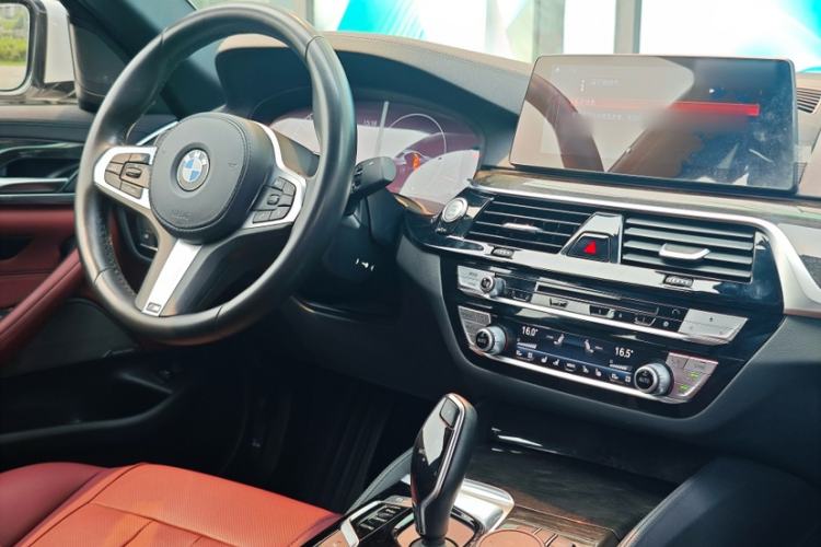 Used BMW 5 Series 2019 Restyled 530Li Luxury Edition M Sport Package Interior 3