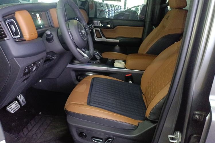 Used 212 T01 2024 2.0T Explorer
