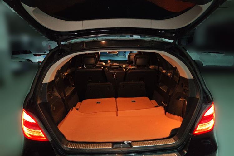 Used Mercedes-Benz R-Class 2017 R 320 4MATIC Business Edition Prestige Model Trunk