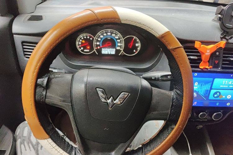 Used Wuling Rongguang V 2015 1.5L Base Version
