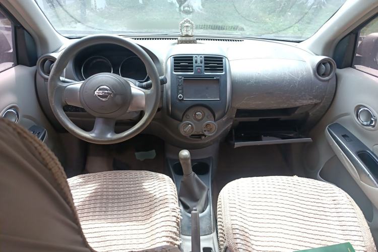 Used Nissan Sunny 2011 1.5XL Manual Deluxe Edition Center Console