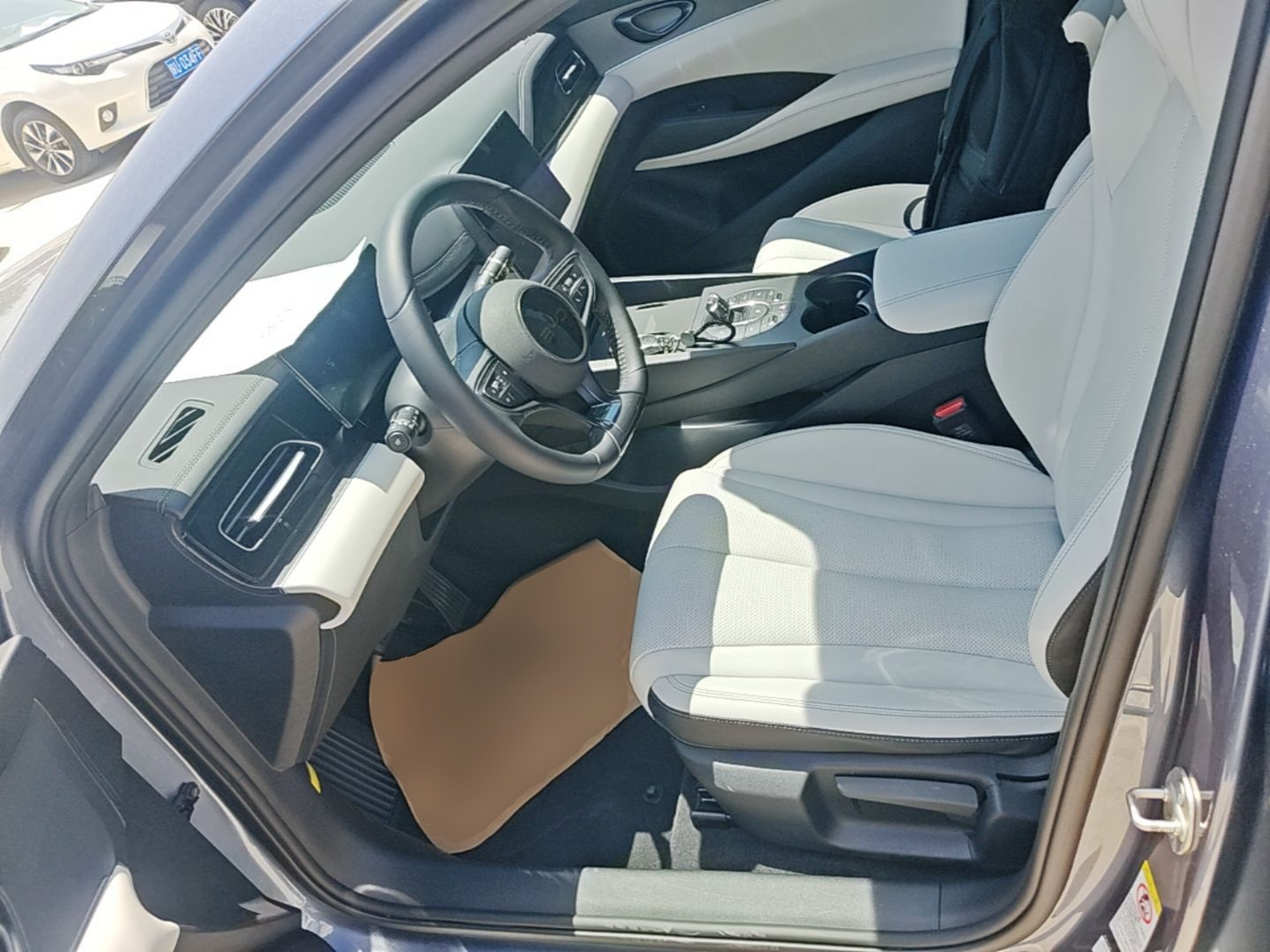 Переднее сиденье в автомобиле