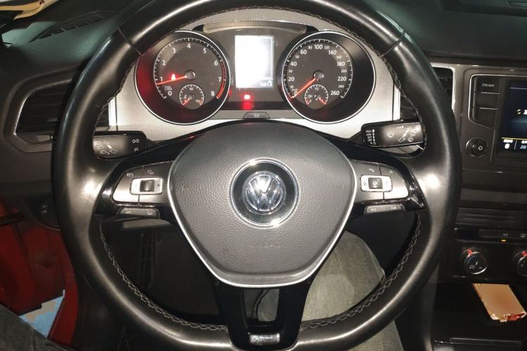 Used Volkswagen Golf Sportsvan 2016 230TSI Automatic Trend Edition Steering Wheel