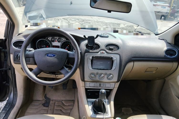 Used Ford Focus 2013 Sedan Classic 1.8L Manual Base Model Center Console