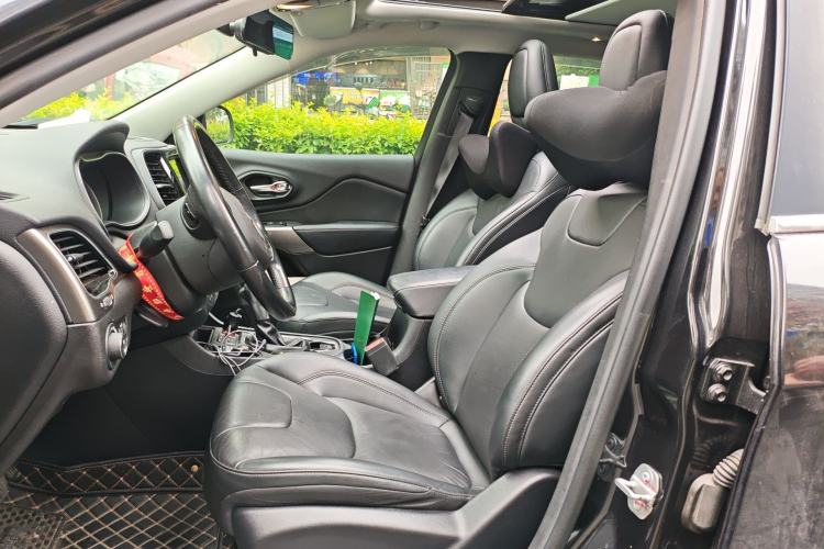 Used Jeep Cherokee 2019 2.0T Two-Wheel Drive Smart Enjoyment Version China VI