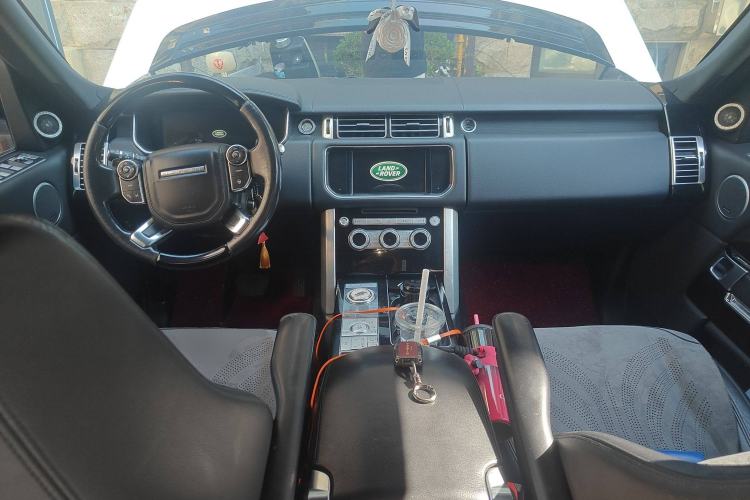 Used Land Rover Range 2015 3.0 TDV6 Vogue Center Console