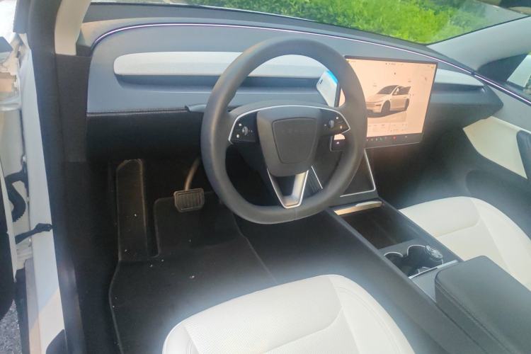 Used Tesla Model Y 2025 Rear-Wheel-Drive Version Steering Wheel