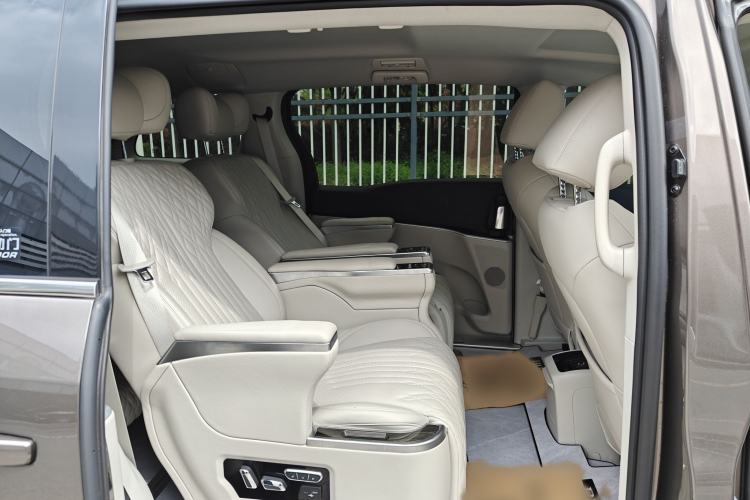 Used Buick GL8 2023 Land Executive Class Comfort Model