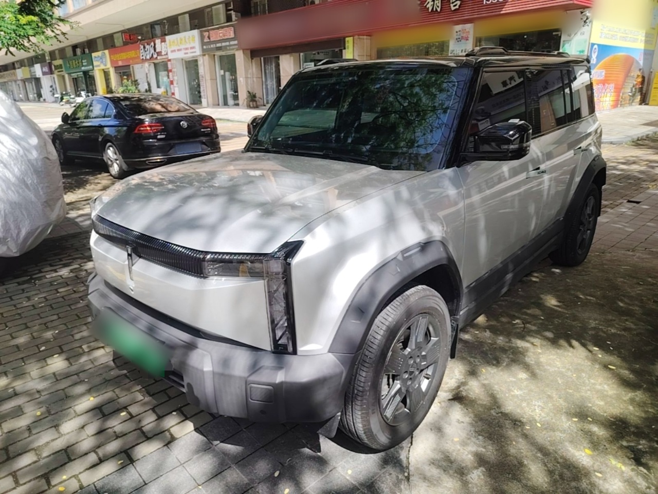 Sob a frente do carro