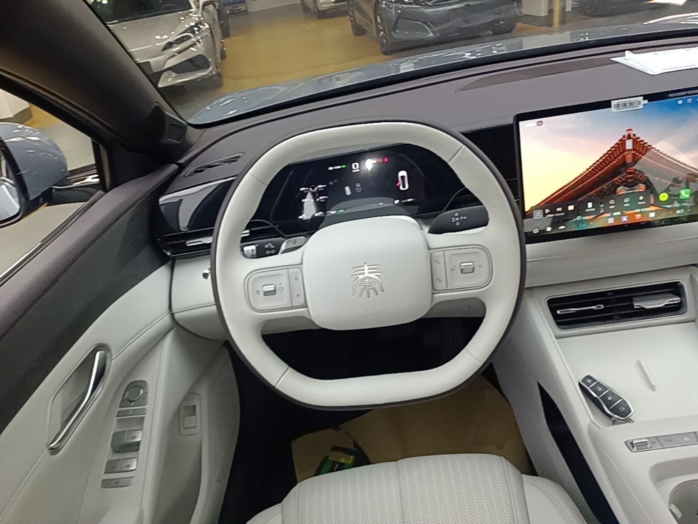 BYD Qin MAX 2026 Model DM-i 230KM Superior Edition — снимка 13