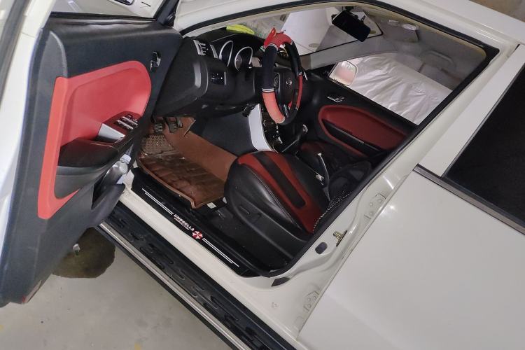 Used GAC Gonow GX6 2015 2.4L Two-Wheel-Drive Flagship Edition Driver Seat