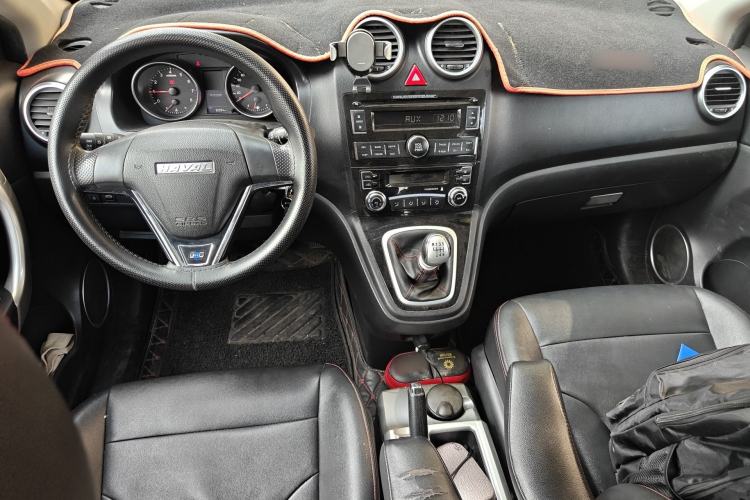 Used Haval H6 2016 Upgraded Model 1.5T Manual Two-Wheel Drive Value Edition Center Console