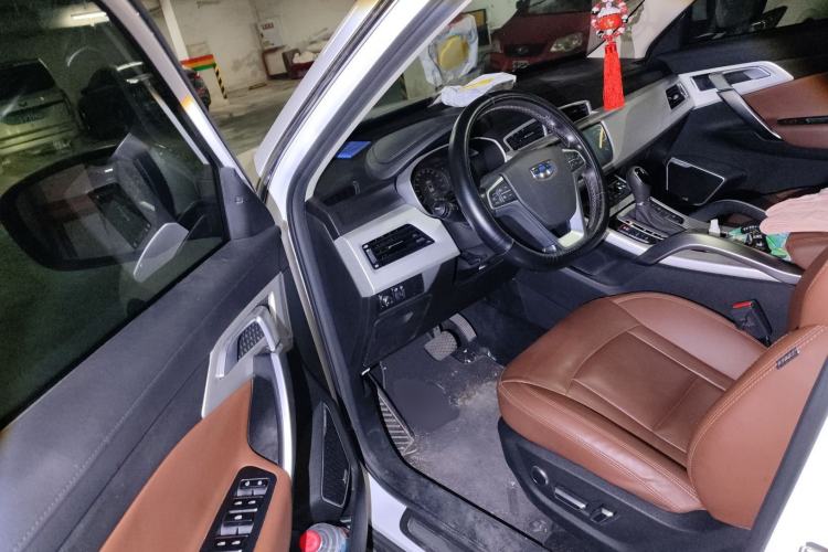 Used Geely Auto Emgrand X7 Sport 2018 1.8TD Automatic All-Wheel-Drive ZhiZun Model with 4G Connectivity Driver Seat