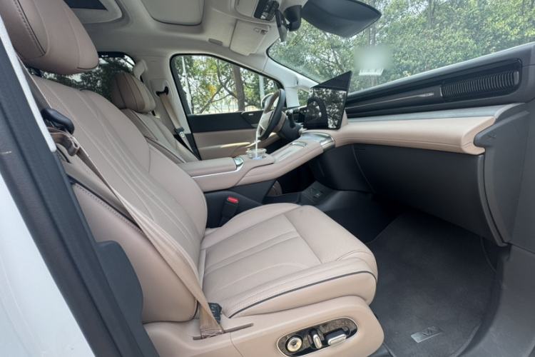 Used XPeng X9 2025 740 Ultra-Long Range Max
