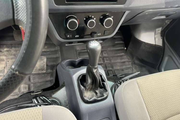 Used Jinbei Hiace X30 2023 1.5L Super-Enjoyment Van 2/5 Seats Non-Air-Conditioned Version SWC15M