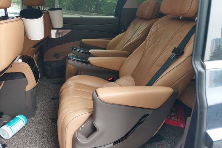 Used Denza D9 2022 DM-i 1040 Prestige Model
