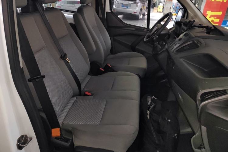 Used Ford Transit 2017 2.0T Diesel Multi-Purpose Commercial Vehicle Short Wheelbase Low Roof China V Standard