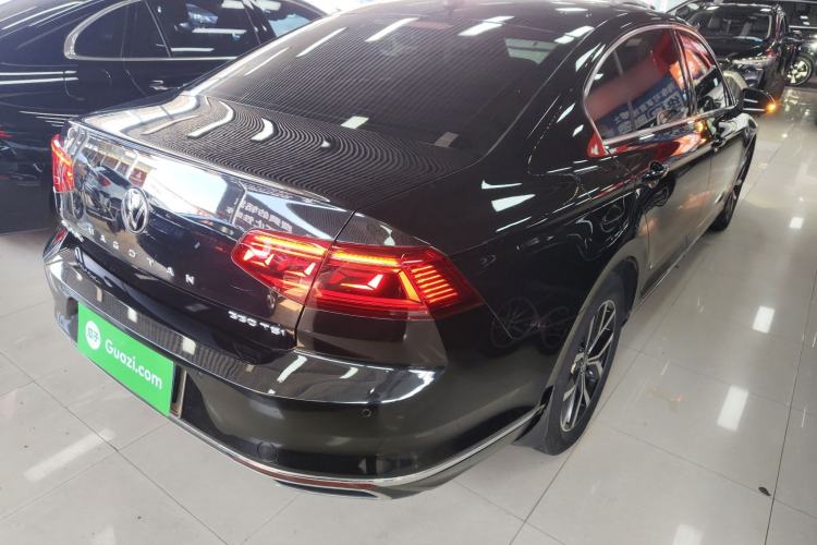 Used Volkswagen Magotan 2020 330TSI DSG Leading Model Rear Right 45 Deg