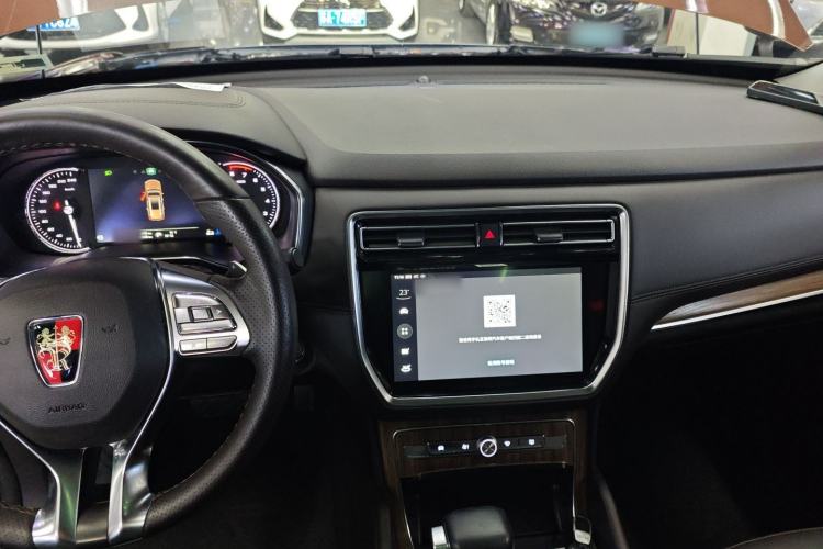 Used Roewe RX8 2018 30T Smart Connectivity All-Wheel Drive Supreme Edition