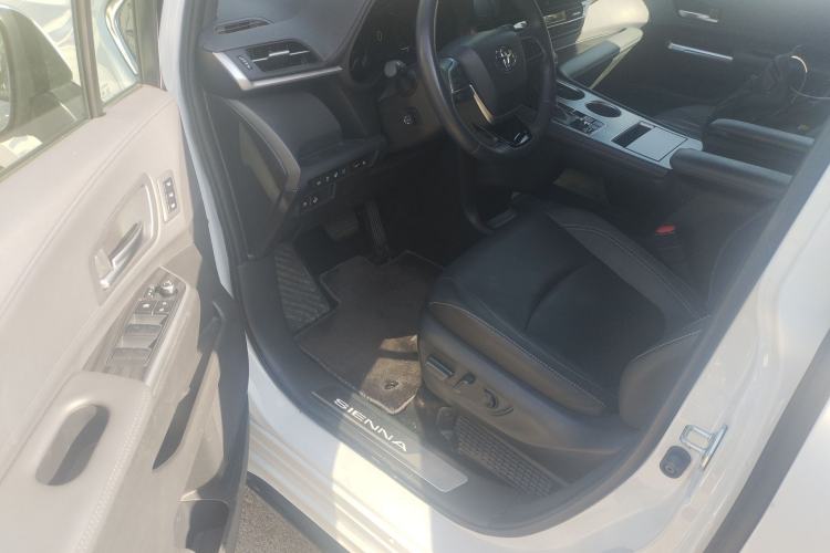 Used Toyota SIENNA 2024 2.5L Hybrid Platinum Edition