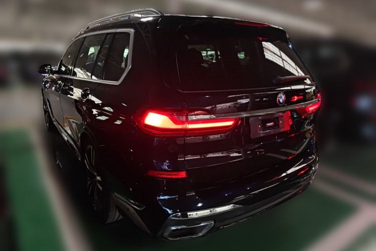 Used BMW X7 2021 xDrive40i Luxury M Sport Package Rear Left 45 Deg