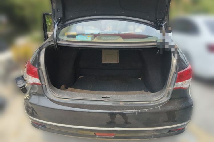 Used Nissan Sylphy 2016 Classic 1.6XE Automatic Leading Edition Trunk